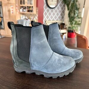 Sorel Blue Ankle Boots with Black Elastic